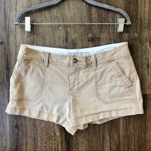Old Navy Sz 8 Low Rise Khaki Shorts